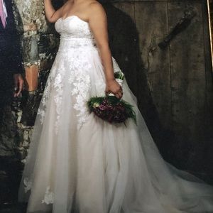 Beautiful Lace Wedding Gown